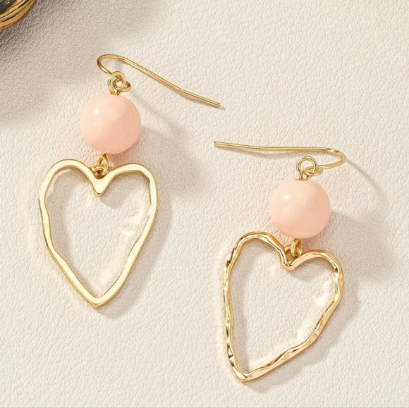 [NWT] Pink Round Beads with Gold Dainty Hearts Earrings - Picture 2 of 3